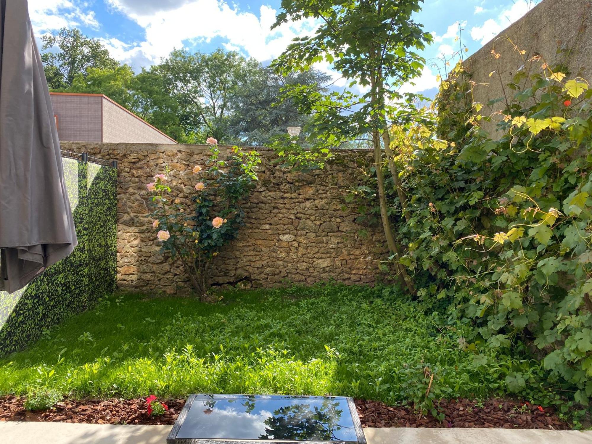 Apartamento Chez Claire Et Ju Egly Exterior foto